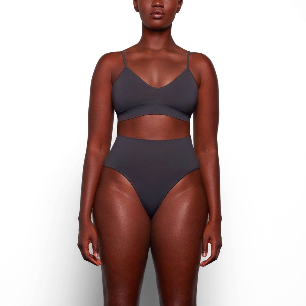 Skims Butter Collection Smoothing Thong - Picture 2 of 3